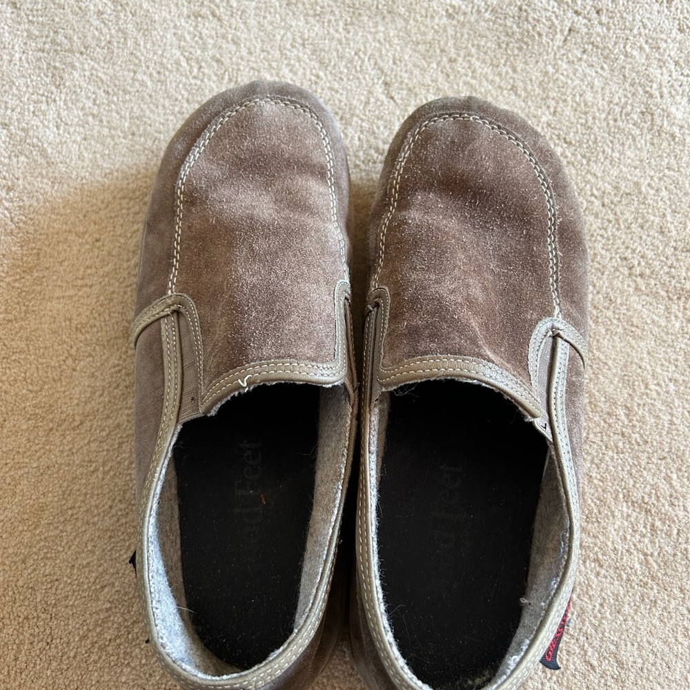 Geisswein slippers/shoes. Slip on tan suede with hard sole. Unisex Sz(41).L